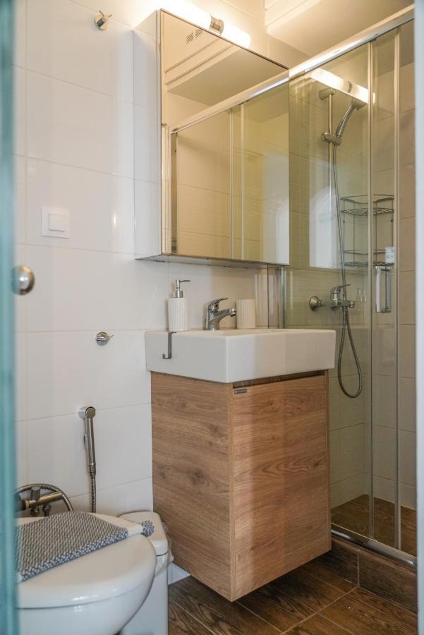 Breeze One Bedroom Apartment By Blupine Афины Экстерьер фото